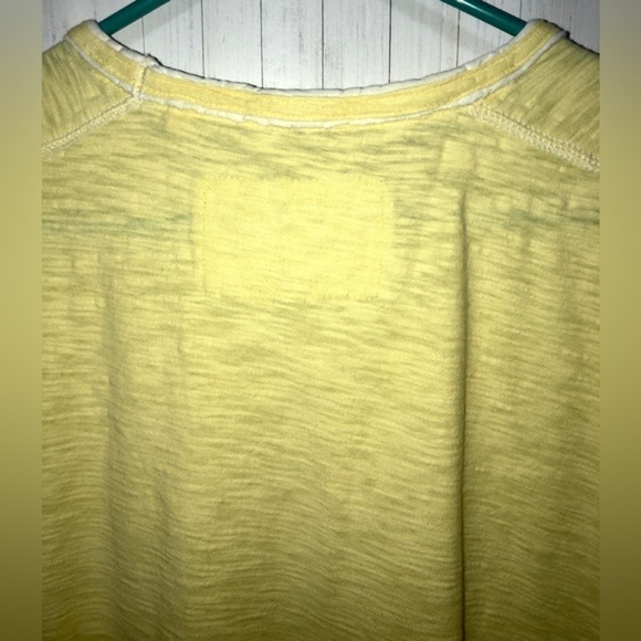 ♈️Guess brand pastel yellow v-neck short sleeve shirt🍂 - Picture 10 of 11